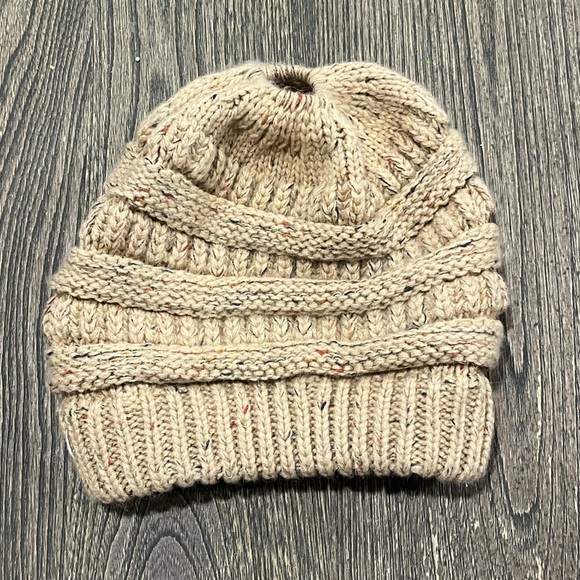 CC Beanie Hat Cozy Confetti Flecked Bun Acrylic Chunky Knit Tan One Size - Picture 5 of 5